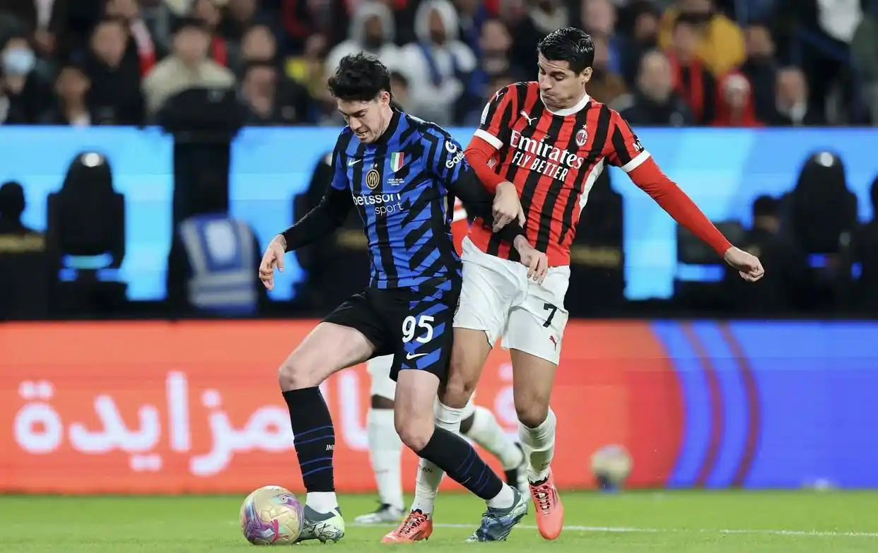 开云网址 -包含AC米兰训练开放日，赛后防线松动引欢呼，德甲在即，球队文化再被提及的词条